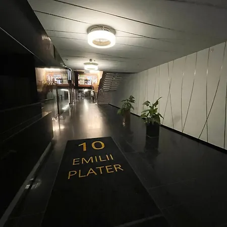 Plater 10 Center Free Parking *